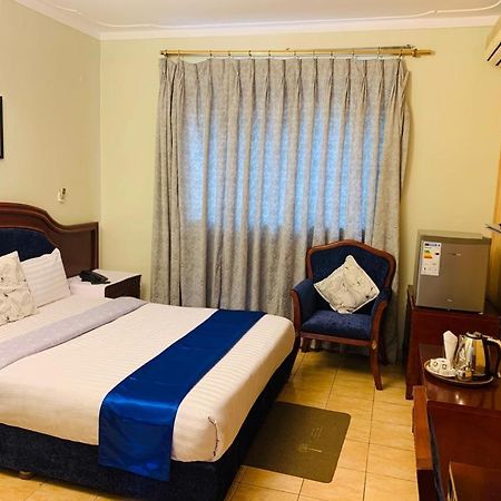 Emerald Hotel Кампала Екстер'єр фото