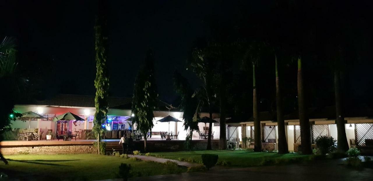 Emerald Hotel Кампала Екстер'єр фото